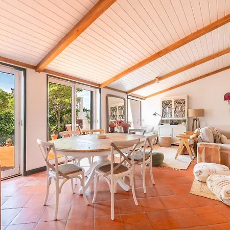 Ferienhaus Guestready - Stunning Home In Sintra-Cascais Park