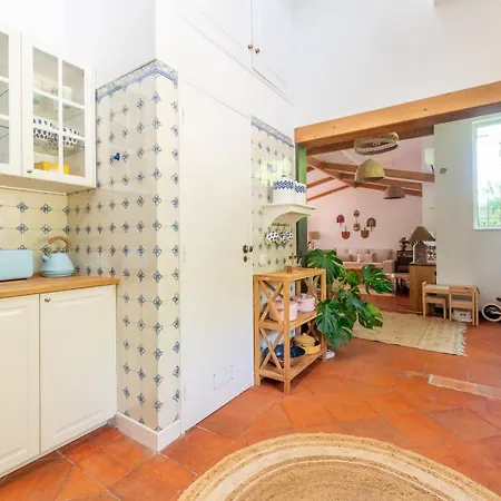 Ferienhaus Guestready - Stunning Home In Sintra-Cascais Park Colares