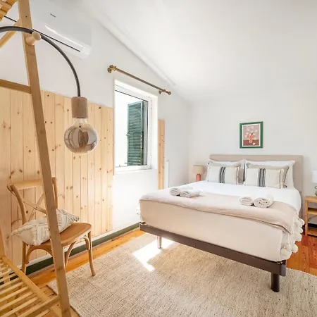 Ferienhaus Guestready - Stunning Home In Sintra-Cascais Park Colares