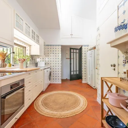 Ferienhaus Guestready - Stunning Home In Sintra-Cascais Park