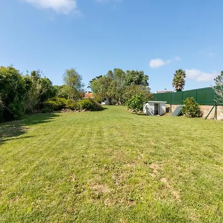 Ferienhaus Guestready - Stunning Home In Sintra-Cascais Park Colares